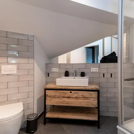 Grosse Familienfreundliche In Apartman *