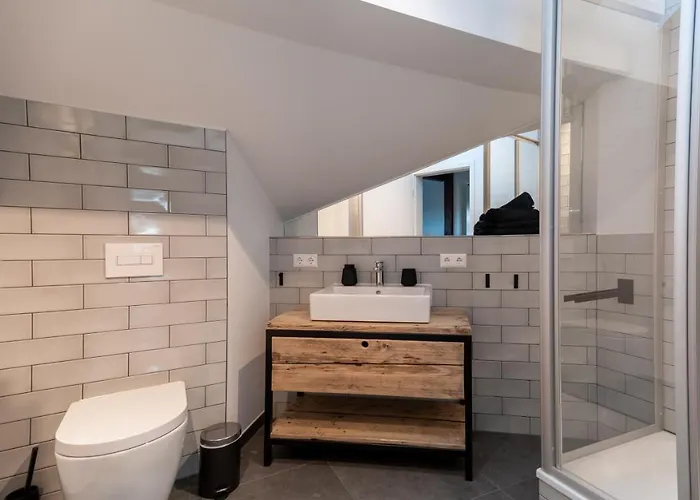 Grosse Familienfreundliche In Lägenhet *